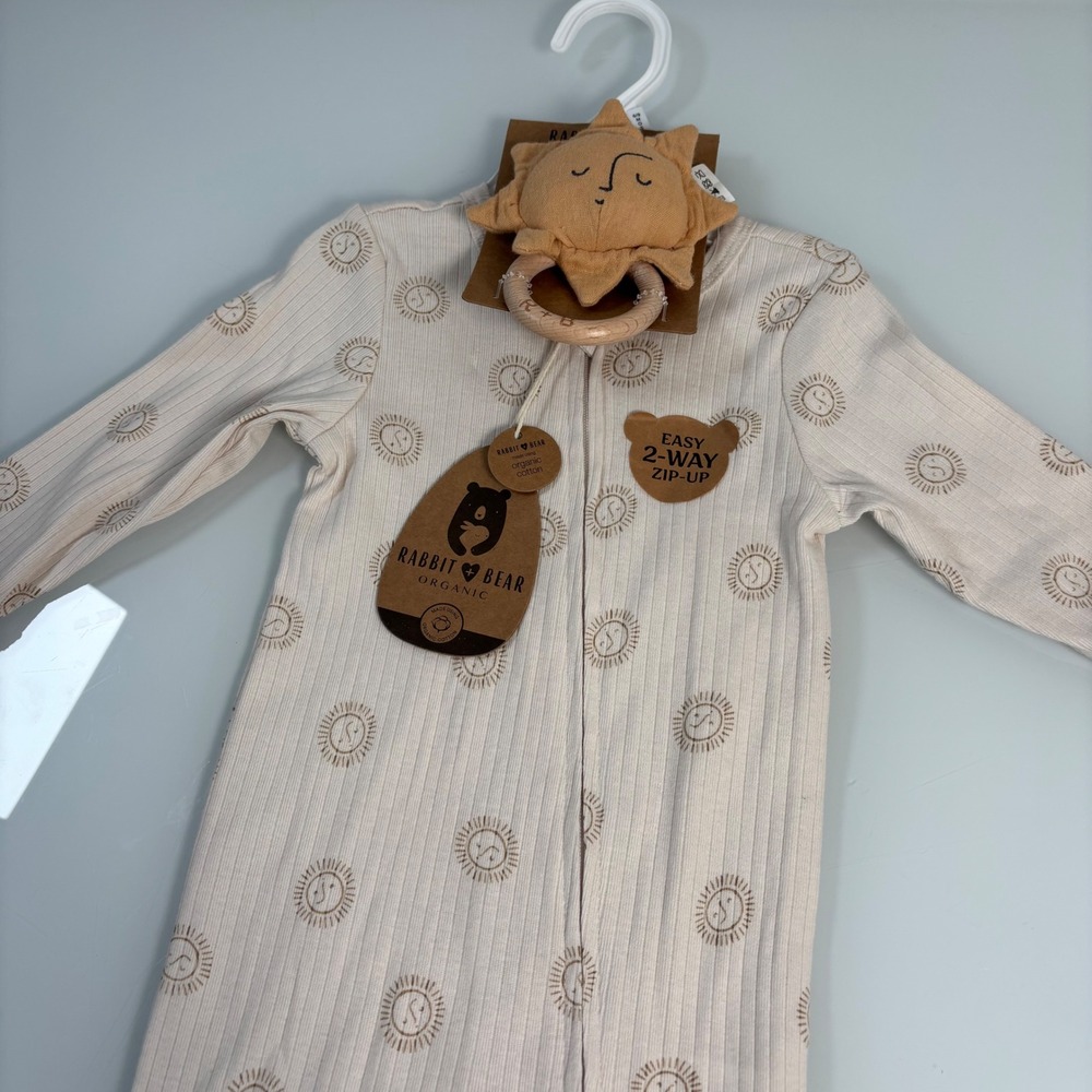 Rabbit + Bear Organic Kids 6-9M Cream Sun Sleeper NWT 2-Way Zip Rattle Gift Set